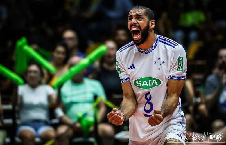 48岁大罗豪言踢欧冠却连遭打击:5年内3次降级,寻求卖队 48岁大罗豪言踢欧冠却连遭打击:5年内3次降级,寻求卖队