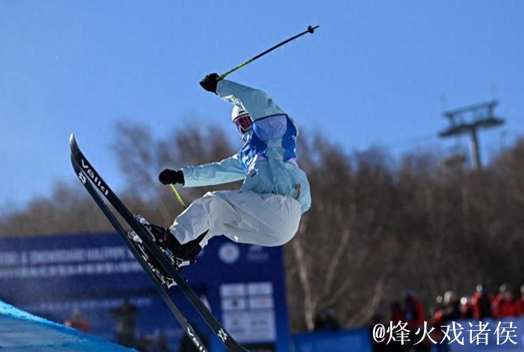 李方慧摘得美国阿斯本自由式滑雪U型场地世界杯冠军 李方慧摘得美国阿斯本自由式滑雪U型场地世界杯冠军